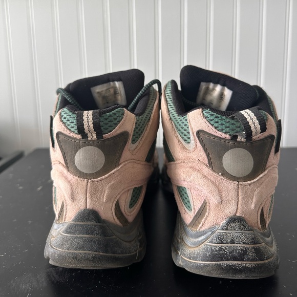 Merrell x Outdoor Voices Moab 2 Mid Hiking Boot - Womens - 8 - Picture 5 of 10